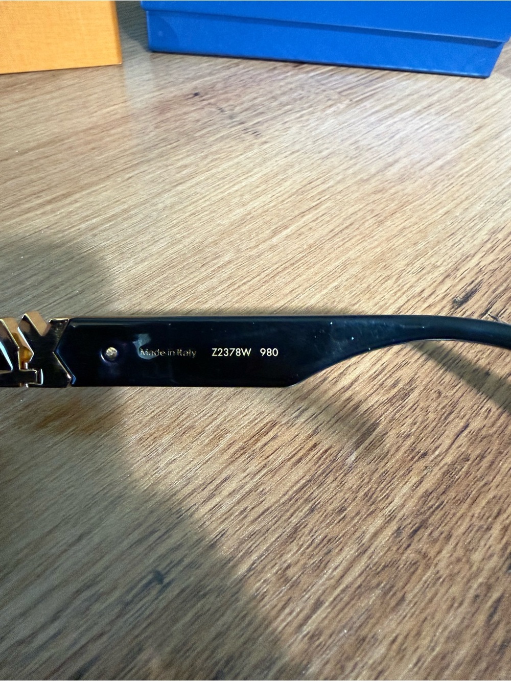 Louis Vuitton Black Round Frame Women's Sunglasses with Gold LV Logo - Picture 5 of 5